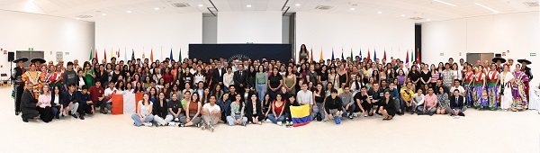 La rectora Lilia Cedillo da la bienvenida a 209 estudiantes de intercambio académico
