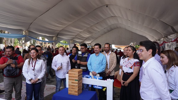 Llevan feria de servicios para las juventudes a Huauchinango