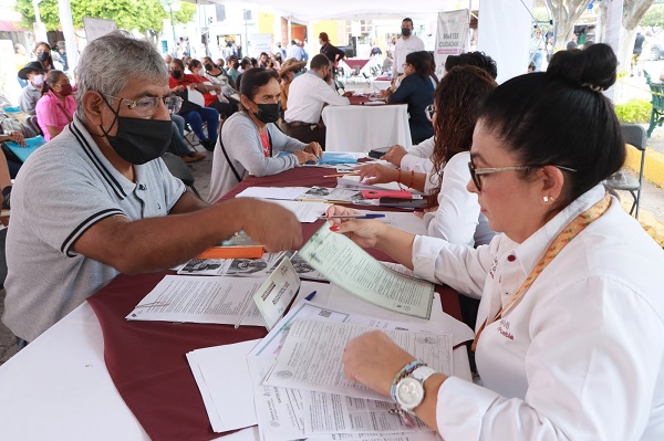 Con mesas receptoras regionales, gobierno agiliza trámites del Registro Civil