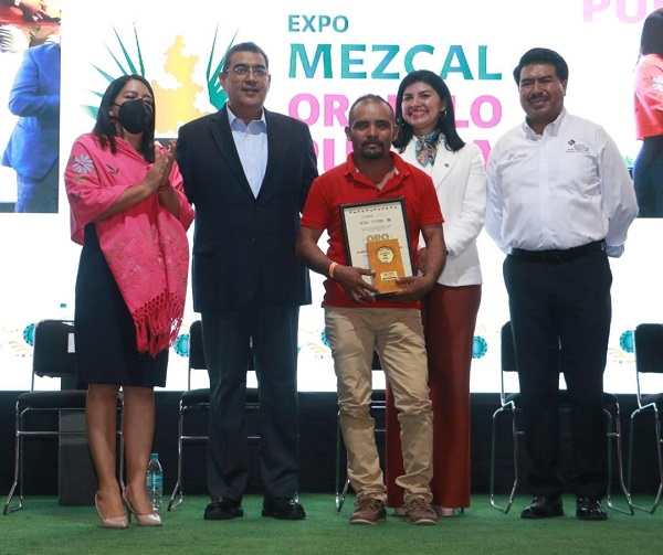 Con ‘Expo Mezcal Orgullo Puebla’, gobierno ensalza tradición mezcalera poblana