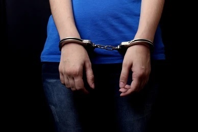 Dan 75 años de prisión a una mujer por perpetrar torturas en EE.UU.