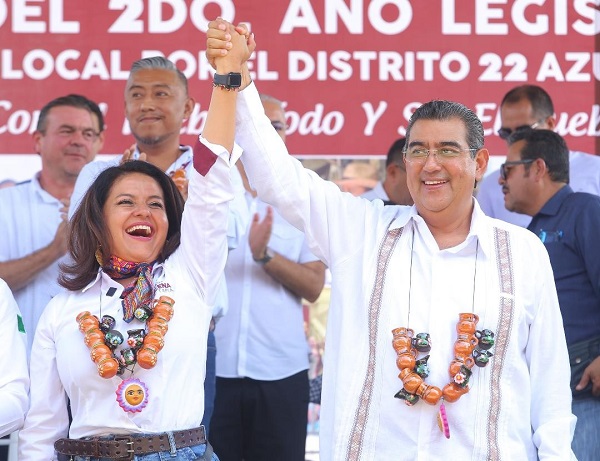 Sergio Salomón asiste a informe de la diputada Azucena Rosas