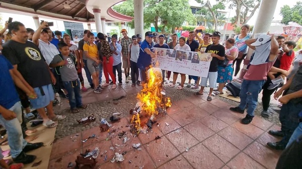 Cumbre sobre Migración: con protestas y quema de piñatas de Maduro y Díaz Canel