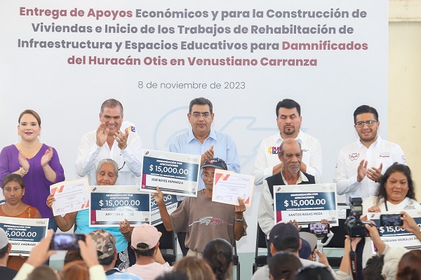 Gobierno de Puebla entrega apoyos en Venustiano Carranza