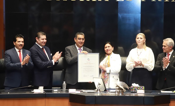 Develan en letras doradas nombres de ‘Los Tres Juanes de la Sierra Norte’