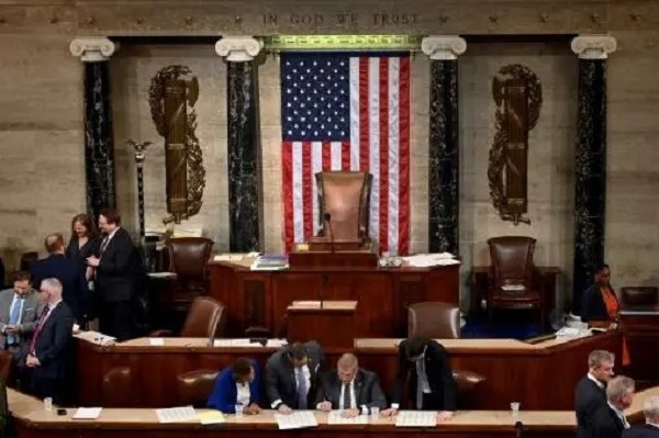 Aprueban juicio político contra Alejandro Mayorkas