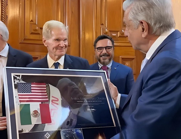 NASA destaca ante AMLO misión del nanosatélite de UPAEP