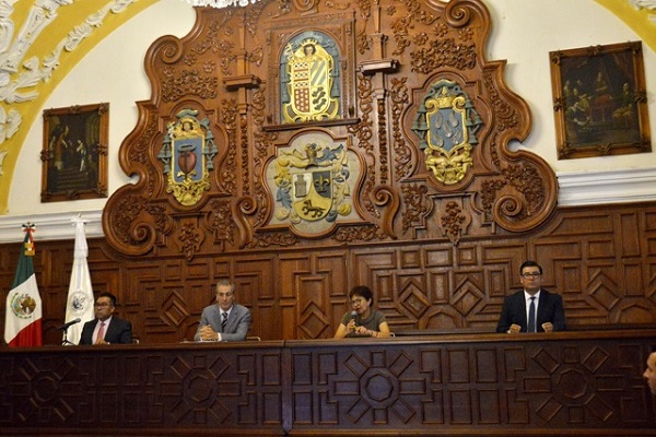 Pepe Chedraui presenta propuestas ante el Consejo Universitario