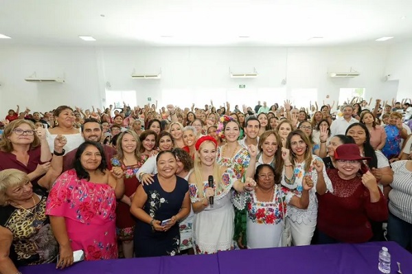 Mujeres en Yucatán se suman al movimiento “Por Ella, Por Todas” 