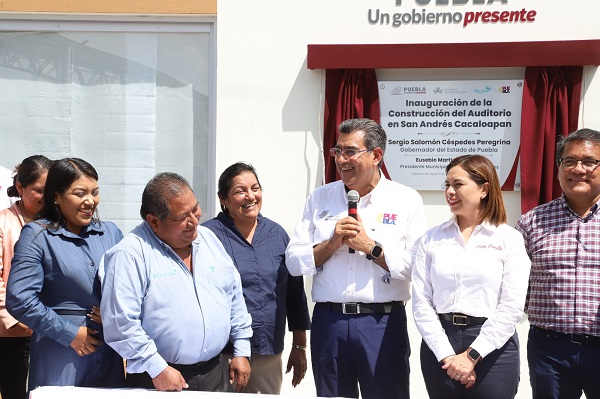 Inaugura Sergio Salomón Auditorio de San Andrés Cacaloapan