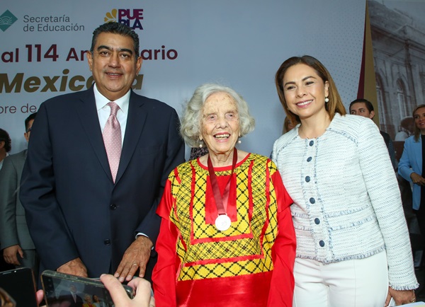 Conmemoran Revolución Mexicana con homenaje a Poniatowska