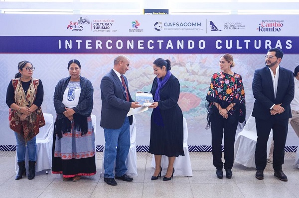 Promueven a San Andrés Cholula con mural en Aeropuerto Puebla