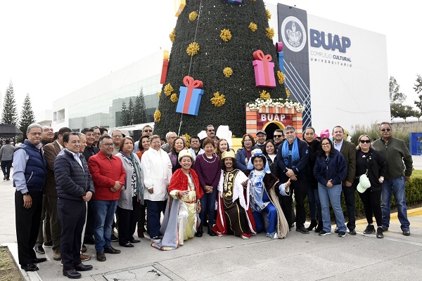 BUAP entrega 18 mil juguetes a niños