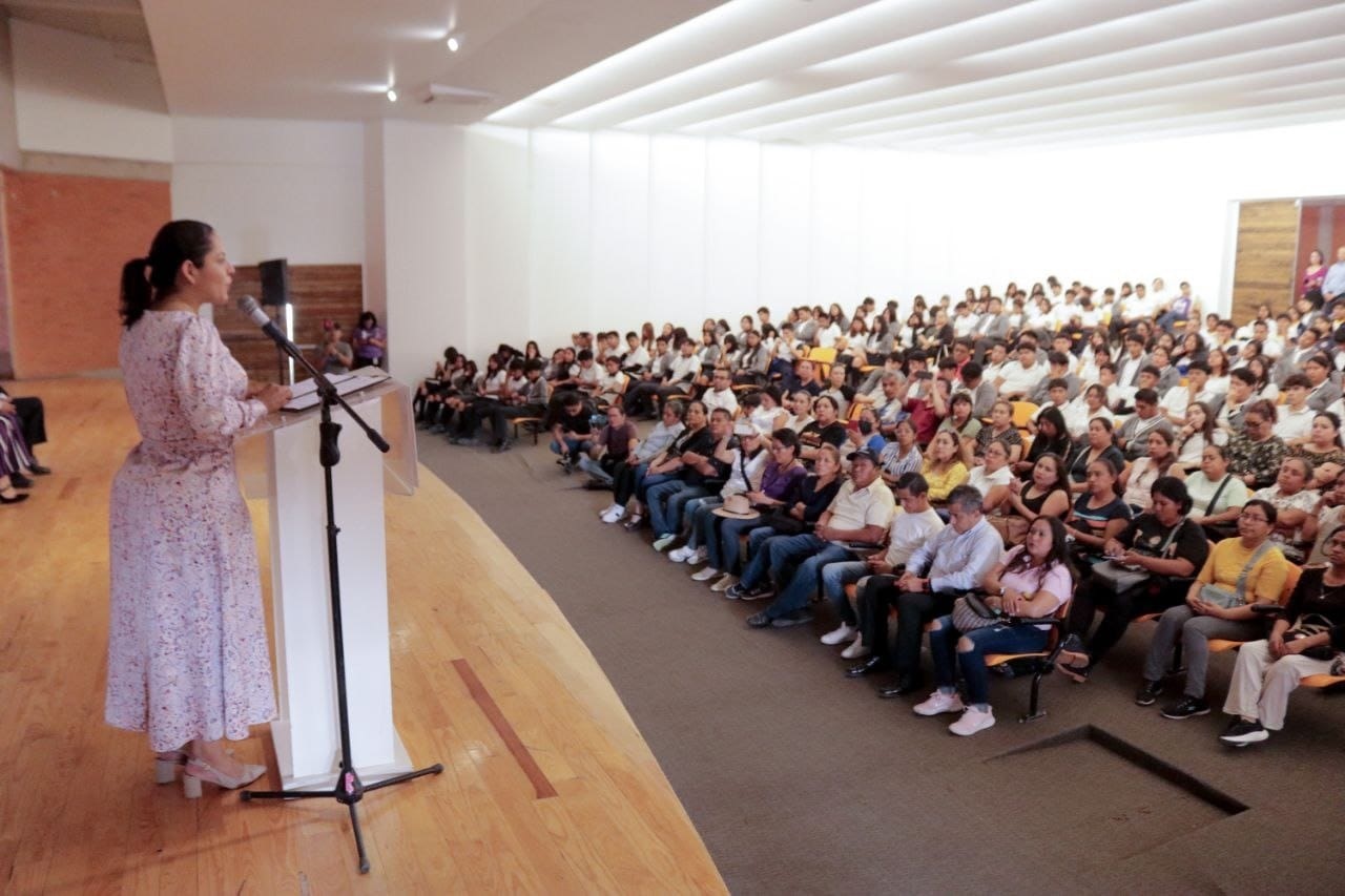 Impulsa Lupita Cuautle escuelas seguras para niñas y mujeres