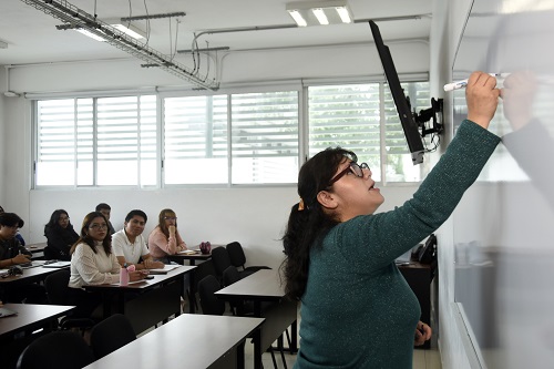 BUAP dará bonos a docentes hora clase