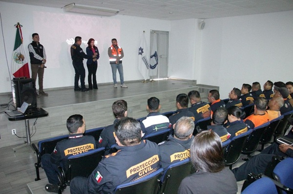 Capacitan a personal de Protección Civil Municipal en seguridad vial