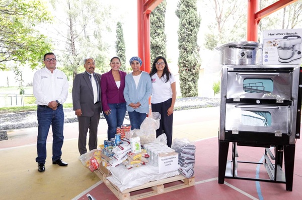 Entregan desayunos escolares en San Andrés Cholula