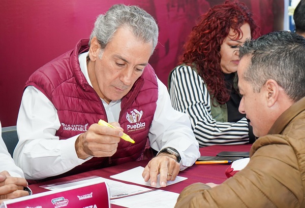 Pepe Chedraui escucha a vecinos de Ignacio Zaragoza