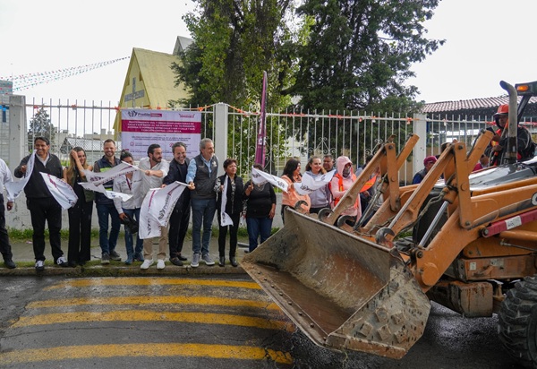 Impulsa Chedraui obras viales en Loma Bella