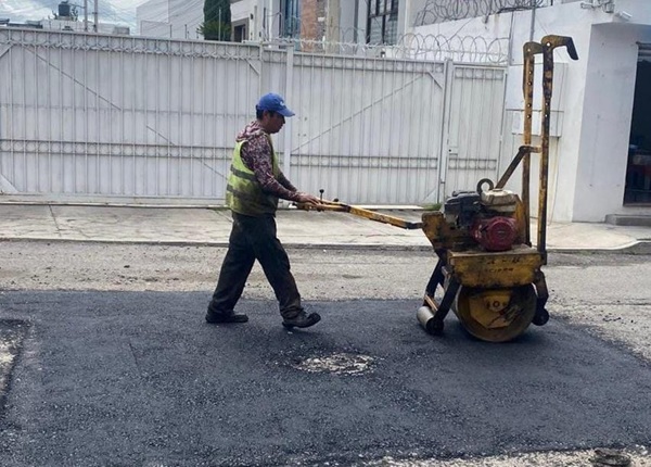 Atiende Gobierno de la Ciudad reportes y repara baches