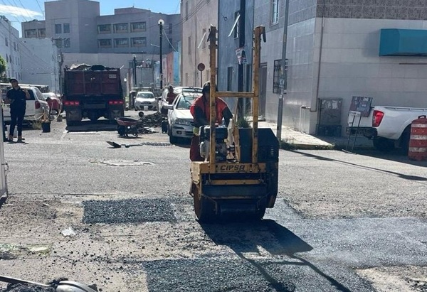 Impulsan desarrollo con bacheo en Puebla capital