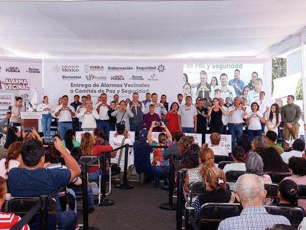 Entregan 100 alarmas vecinales en Puebla