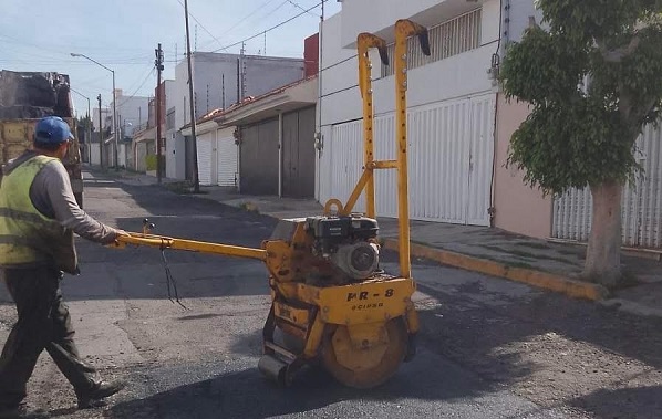 Chedraui impulsa bacheo en Puebla capital