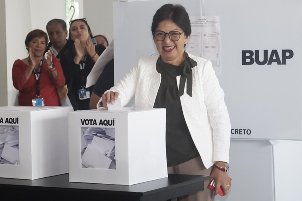 Lilia Cedillo gana con 78% de votos la rectoría de la BUAP