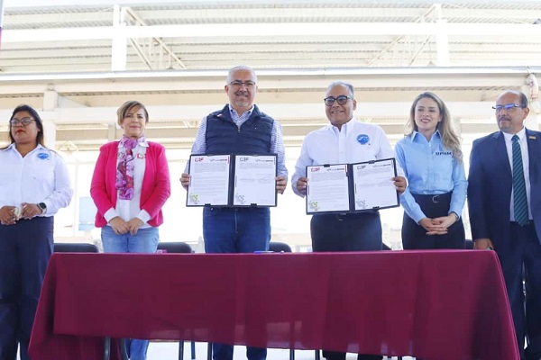 Firma SMDIF convenio para profesionalizar equinoterapia