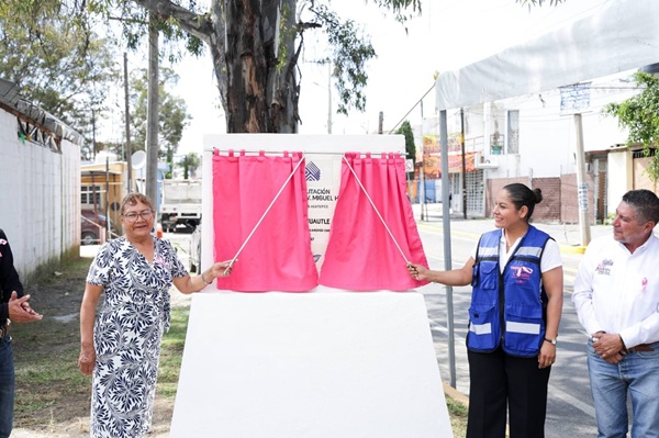 Inicia Lupita Cuautle rehabilitación vial en San Francisco Acatepec