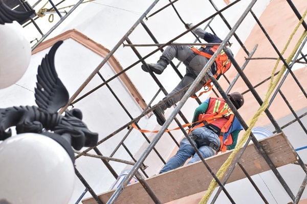 Dan mantenimiento para preservar templos del Centro Histórico