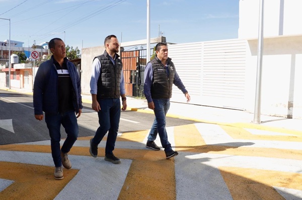 Supervisan conclusión de obras viales en Totimehuacán