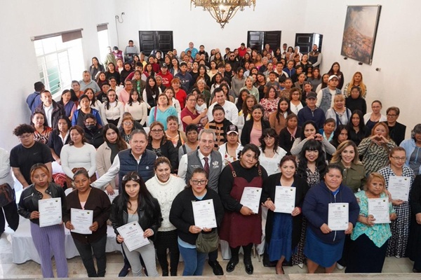 Fortalecen habilidades de 200 mujeres para emprender