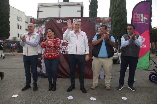 Lleva SMDIF posadas navideñas a colonias de Puebla
