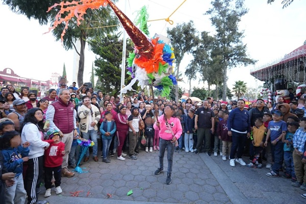 Celebran convivencia navideña con posada en Totimehuacan