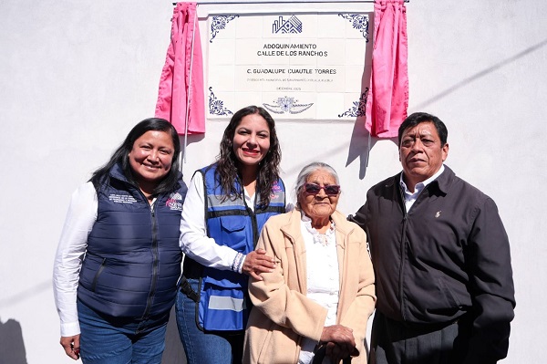Entrega Lupita Cuautle adoquinamiento en Tlaxcalancingo