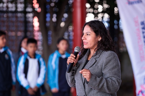 Impulsa Lupita Cuautle a alumnos destacados