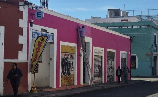 Llama Ayuntamiento a regularizar anuncios en el Centro Histórico