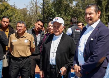 Atiende Armenta a poblanos varados en Jerusalén