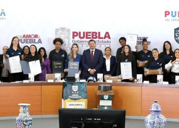 Armenta Mier reconoce a Guerreras de Puebla y fortalece deporte femenil