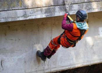 Capacitan en alturas a personal de Limpia