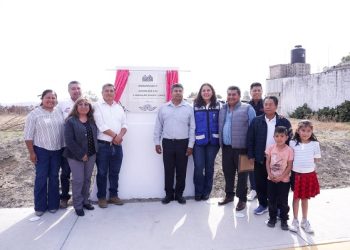 Entrega Lupita Cuautle vialidad en Cacalotepec