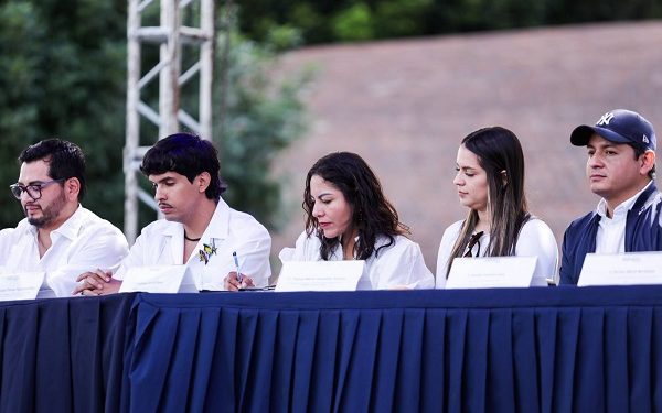 Firma Cuautle alianza con Izamal y Honduras