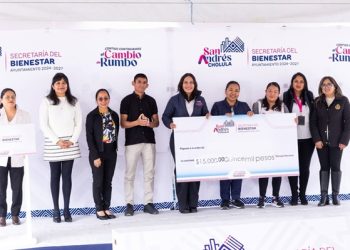 Entrega Lupita Cuautle apoyos escolares en San Andrés Cholula