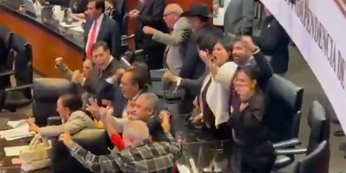 Gritos a Grecia Quiroz tensan visita al Senado