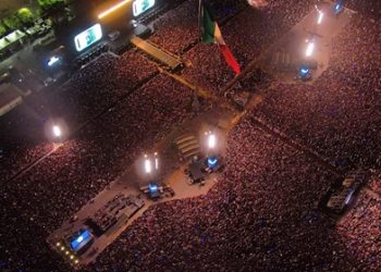 Rompe Shakira récord con 400 mil en Zócalo CDMX