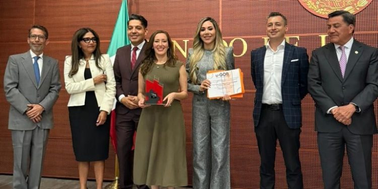 Recibe Puebla capital premio por audioguía cultural