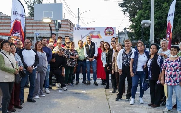 Moderniza Ayuntamiento de Puebla alumbrado en la colonia Cleotilde Torres