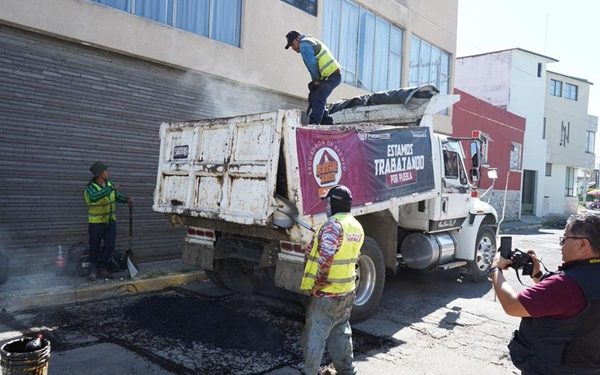 Supervisa Chedraui bacheo en la colonia Belisario Domínguez