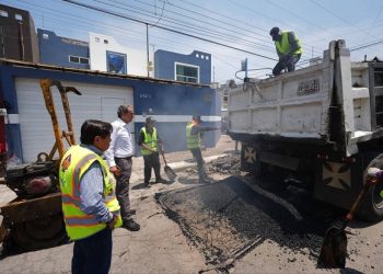 Supervisa Pepe Chedraui campaña de bacheo en San José Mayorazgo